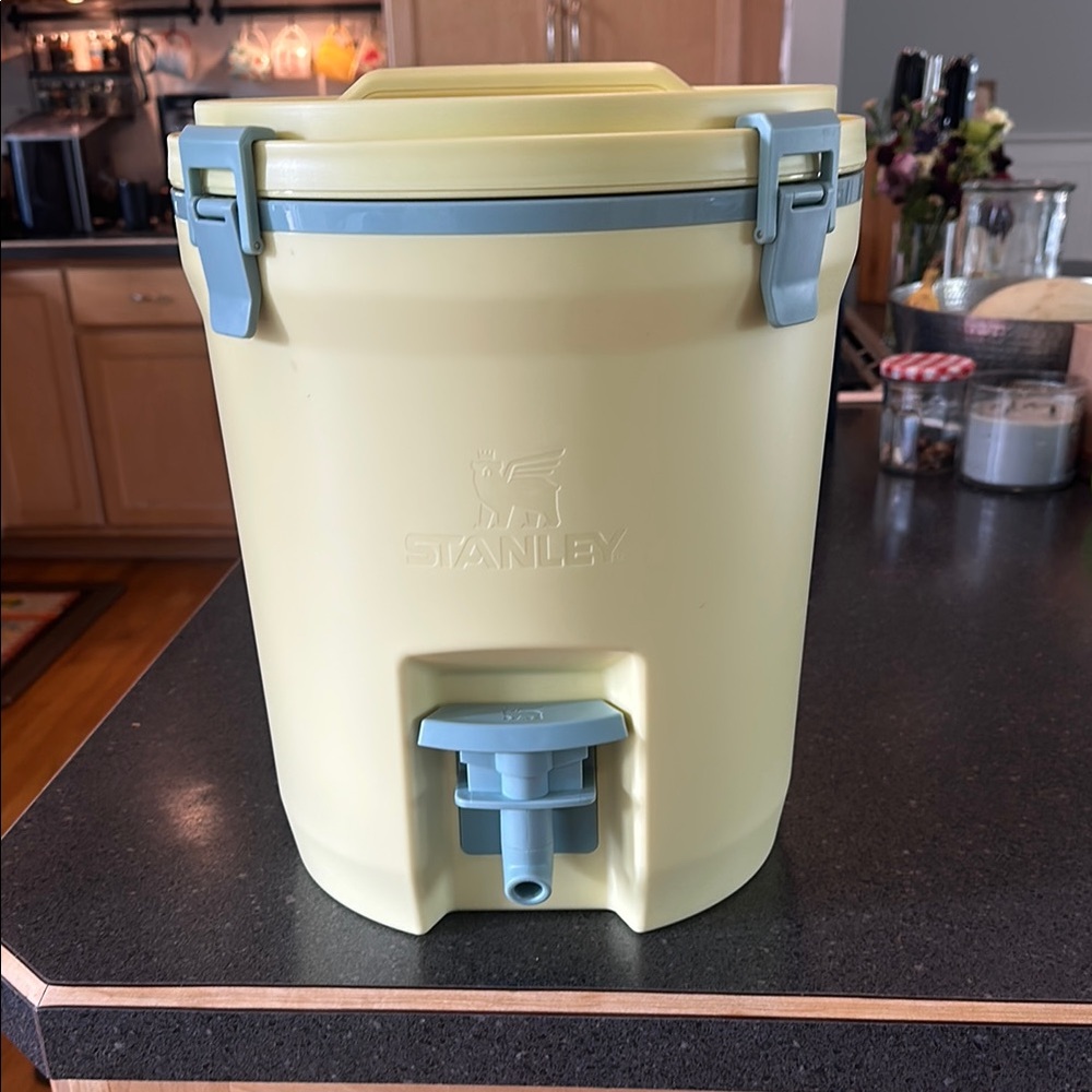 Stanley Yellow and Gray Food Storage Container